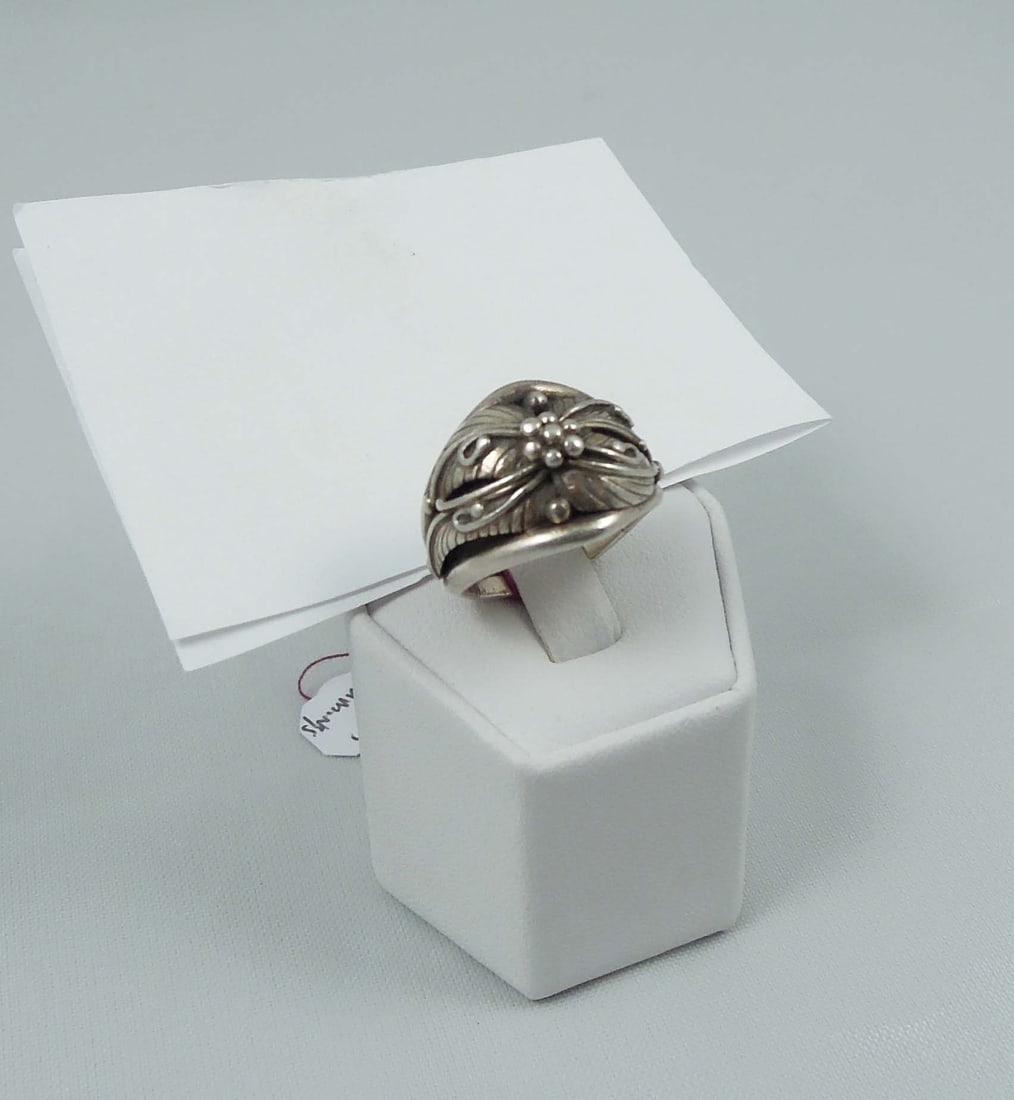 VINTAGE NATIVE AMERICAN STERLING SILVER RING: Made by Navajo designer Edison Cummings. Hallmarked and marked sterling.