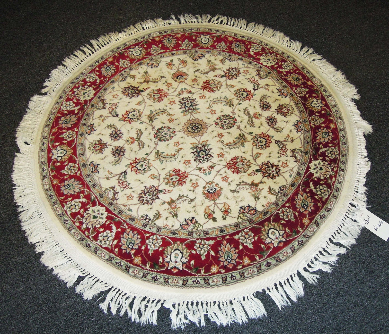 BEAUTIFUL HAND KNOTTED WOOL AND SILK ROUND AREA RUG: 4" Diameter. Very good condition.