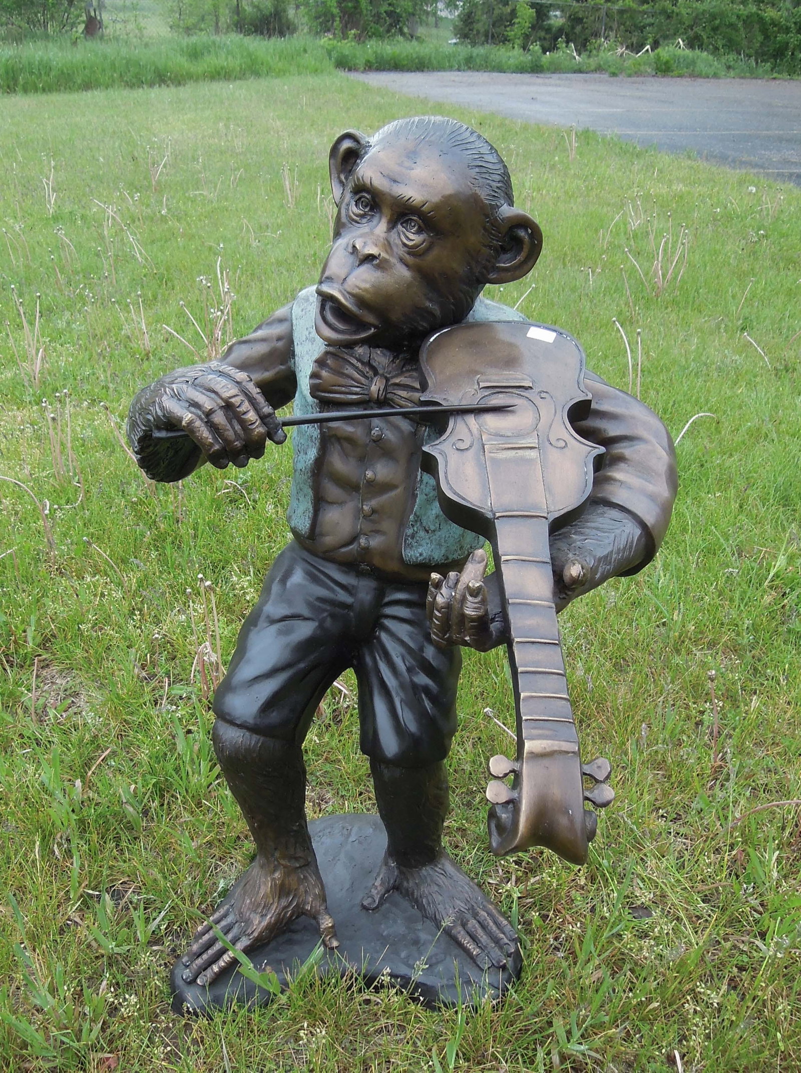 LARGE HUMOROUS BRONZE SCULPTURE OF MONKEY PLAYING VIOLIN (1 of 1)