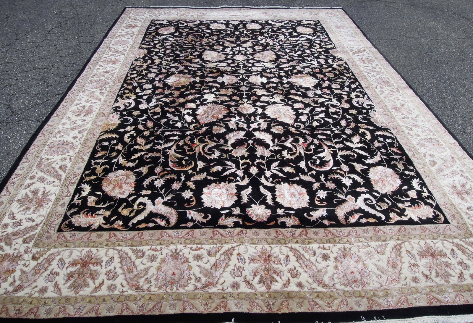 LARGE BEAUTIFUL HAND KNOTTED WOOL & SILK KASHAN AREA RUG: Excellent condition. Very high quality. 9.8 x 13.4