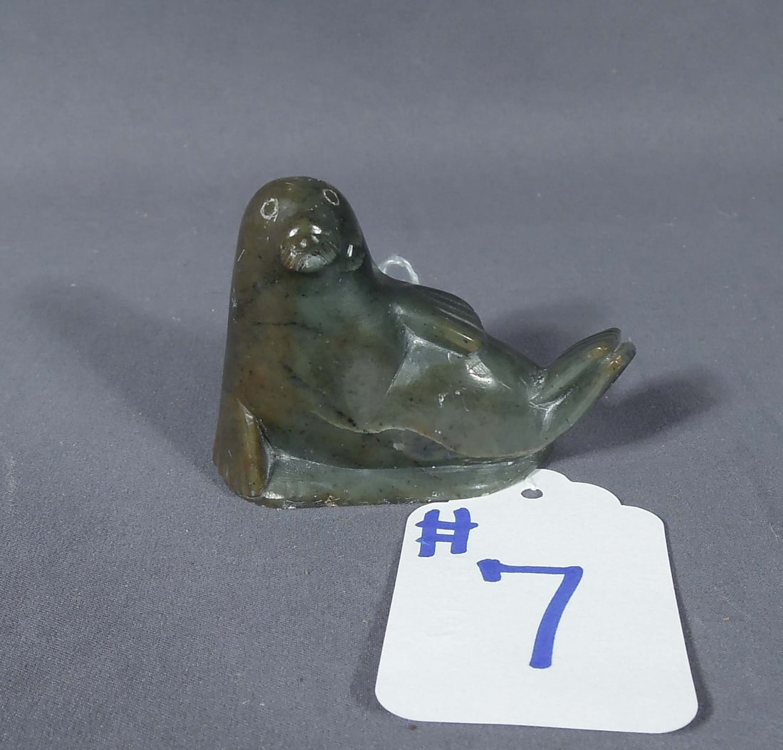 VINTAGE CANADIAN INUIT SOAPSTONE CARVING OF SEAL (1 of 2)
