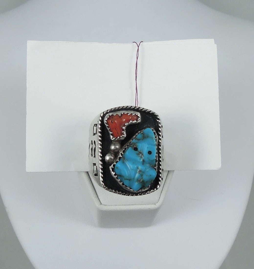 VERY HEAVY VINTAGE NATIVE AMERICAN ZUNI STERLING SILVER, TURQUOISE & CORAL FROG FETISH RING: Excellent condition. Weighs 43 grams. Size 10 1/2.
