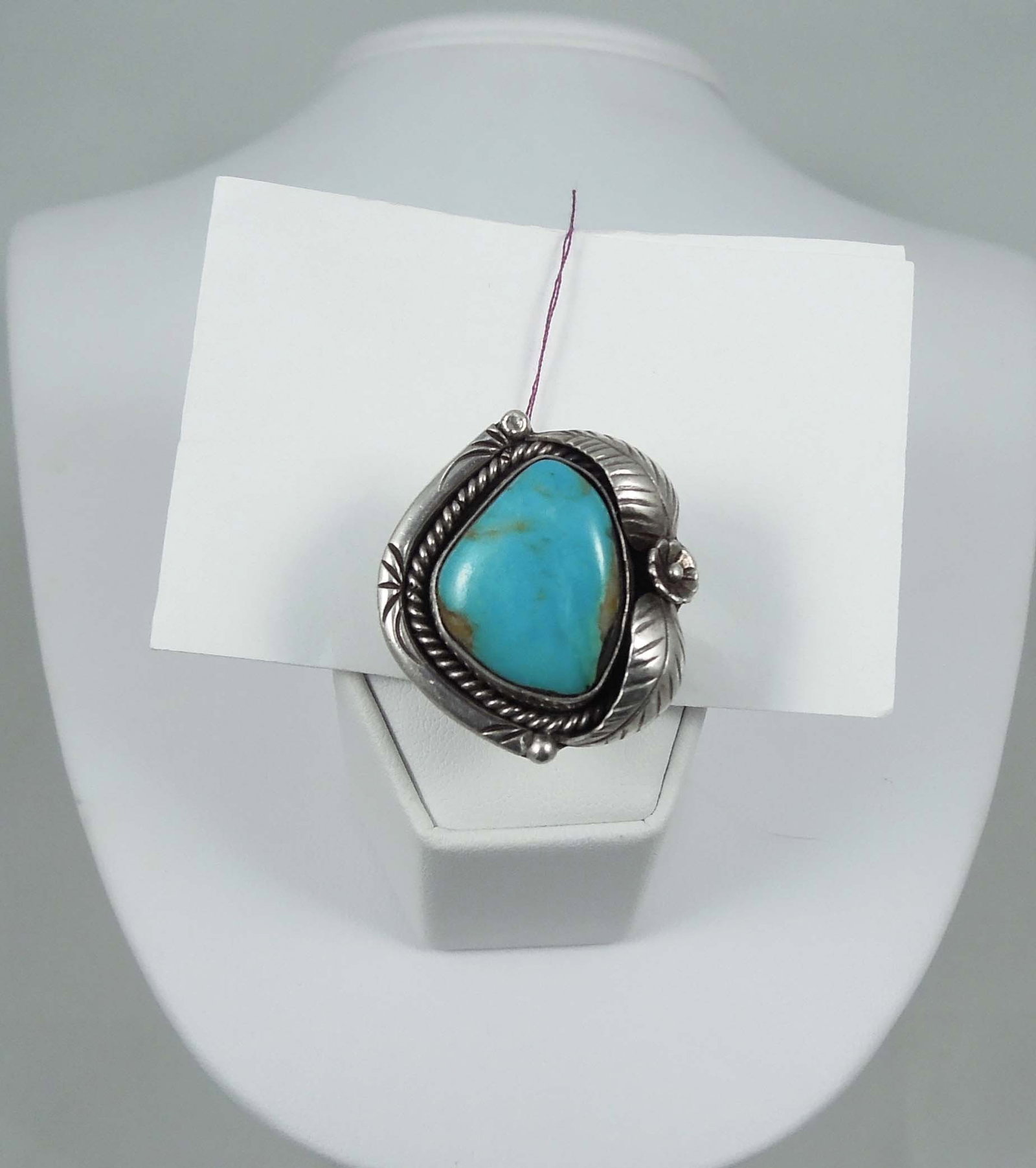 LARGE VINTAGE NATIVE AMERICAN STERLING SILVER & TURQUOISE RING (1 of 1)