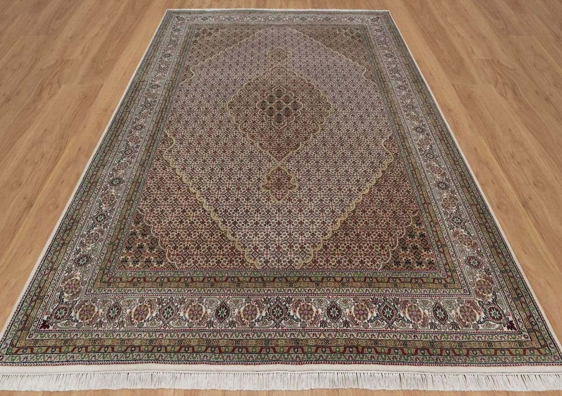 FINE HAND KNOTTED MAHI TABRIZ AREA RUG: Excellent condition. 9 x 11.10