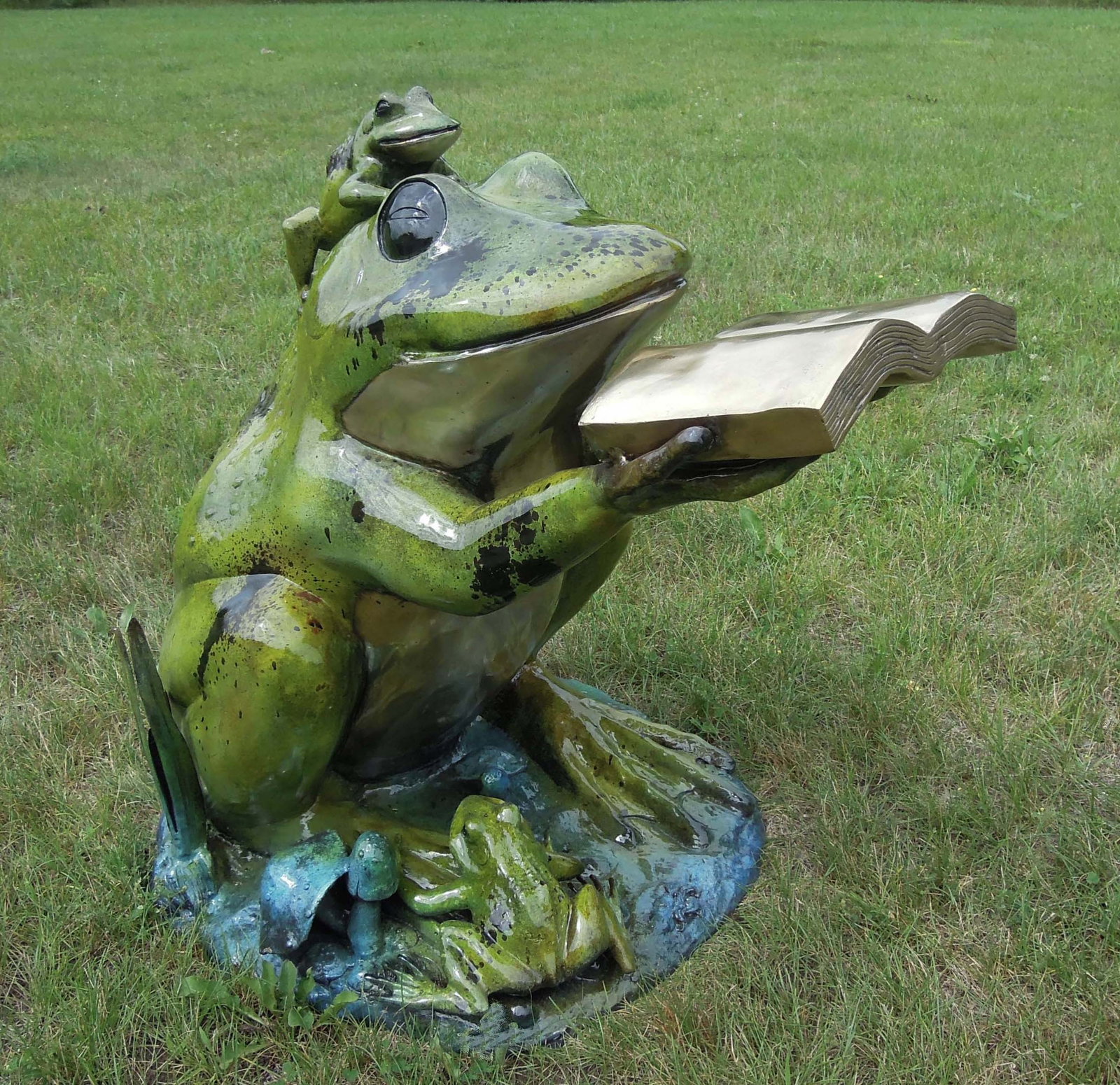 VERY LARGE BRONZE SCULPTURE OF MOMMA FROG READING BOOK WITH YOUNG (1 of 1)