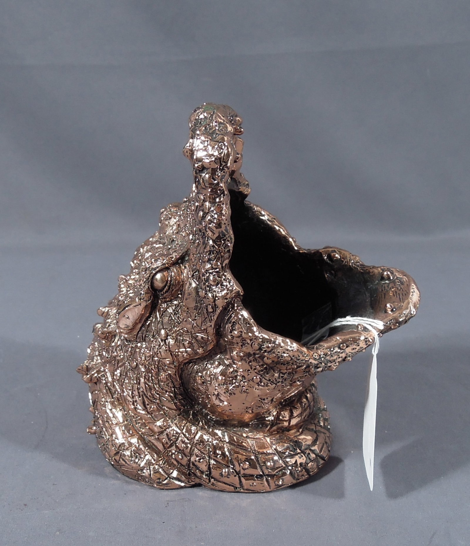 HAND PAINTED RESIN ALLIGATOR WINE HOLDER (1 of 1)