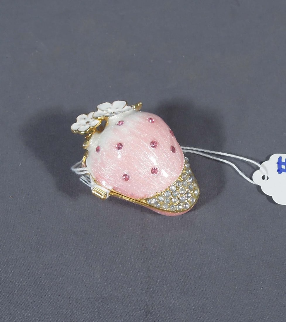 METAL, ENAMEL & RHINESTONE STRAWBERYY TRINKET BOX (1 of 1)