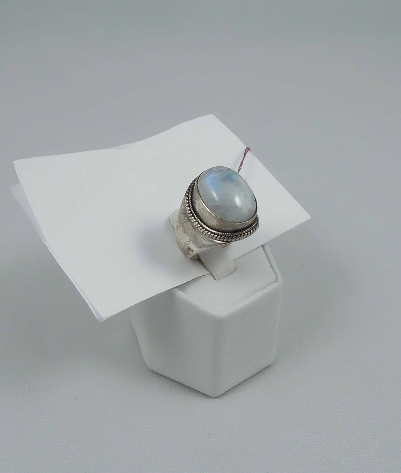 LADIES VINTAGE STERLING SILVER AND MOONSTONE RING: Cabochon moonstone measures 3/4" long.