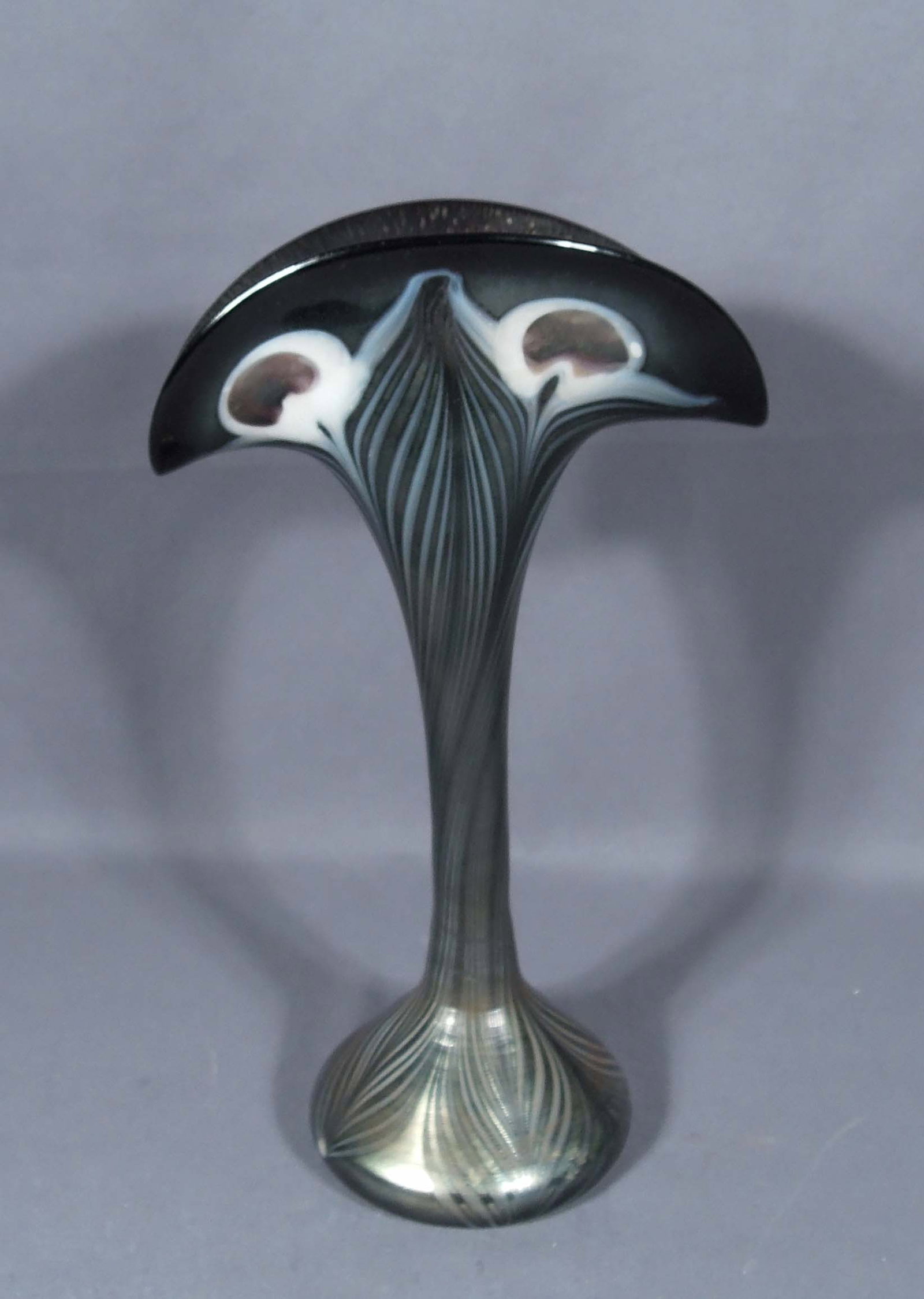 TIFFANY STYLE HAND BLOWN ART GLASS "JACK IN THE PULPIT": Black and gray iridescent coloration. Pulled feather design. 12 1/2" high, 7 1/4" wide, 4 1/4" deep.