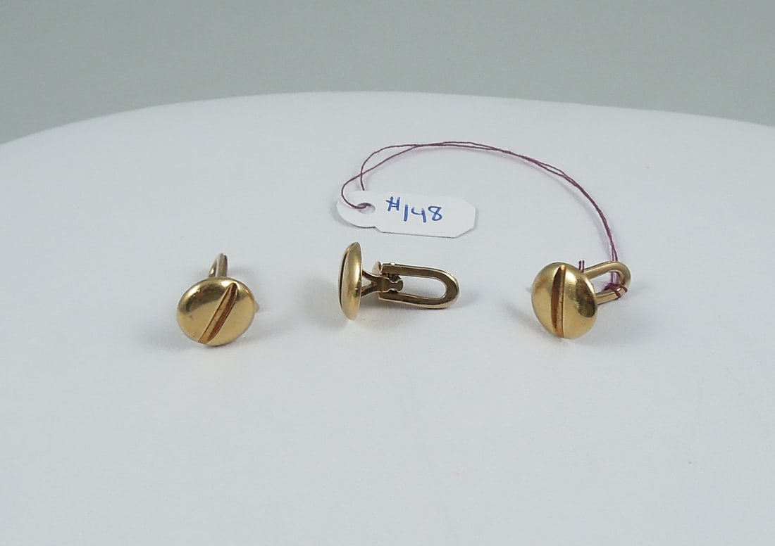 GENTLEMEN'S VINTAGE DESIGNER BULGARY 18K Y.G. TUXEDO STUDS: Set of three signed 18k yellow gold Bulgary tuxedo studs. Total weight 10 grams. Signed.