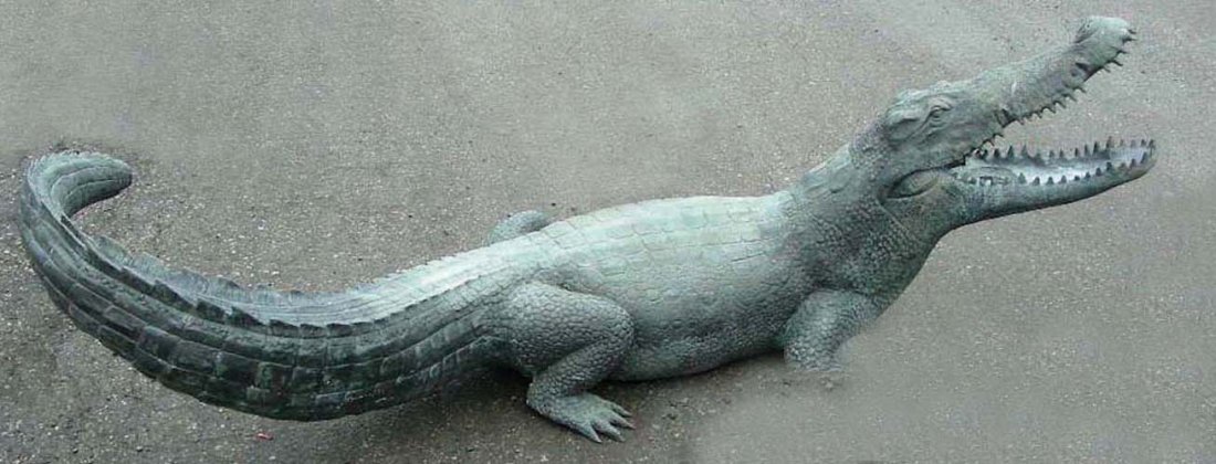 LIFE SIZE BRONZE SCULPTURE/FOUNTAIN ALLIGATOR: A heavy bronze alligator with fine detail and brown patina. Note: Water emerges from open alligator's mouth when used as a fountain. 88" long.