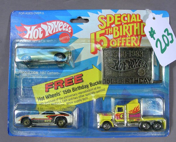 HOT WHEELS 15TH BIRTHDAY PACK: Includes 3 cars and a belt buckle. Original box un opened.
