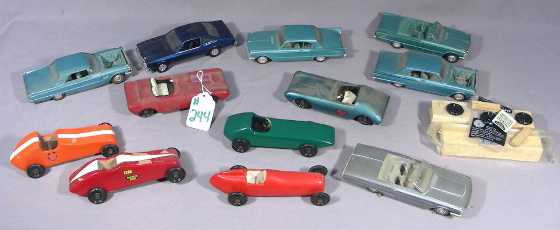 BOX LOT OF WOODEN HAND CARVED CARS (1 of 1)
