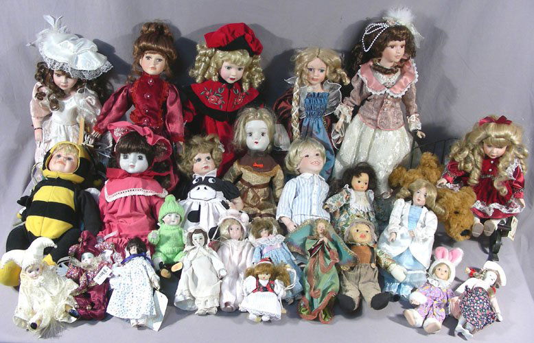 LARGE BOX OF MISC. PORCELAIN DOLLS (1 of 1)