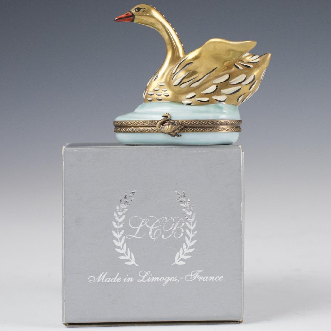 Le Chachka Box Limoges Porcelain Pill Box (1 of 4)