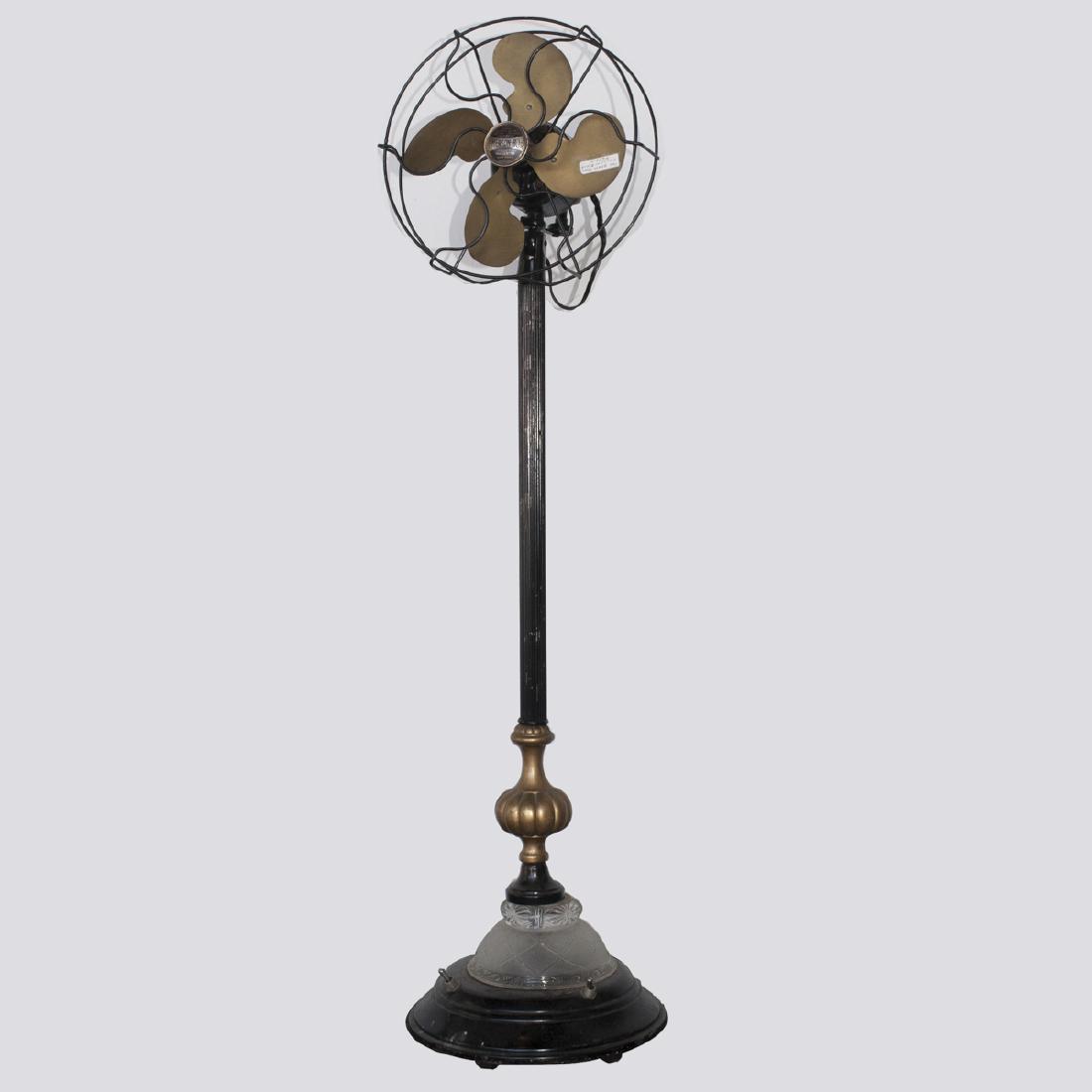 Antique Emerson MFG Co. Oscillating Fan (1 of 3)