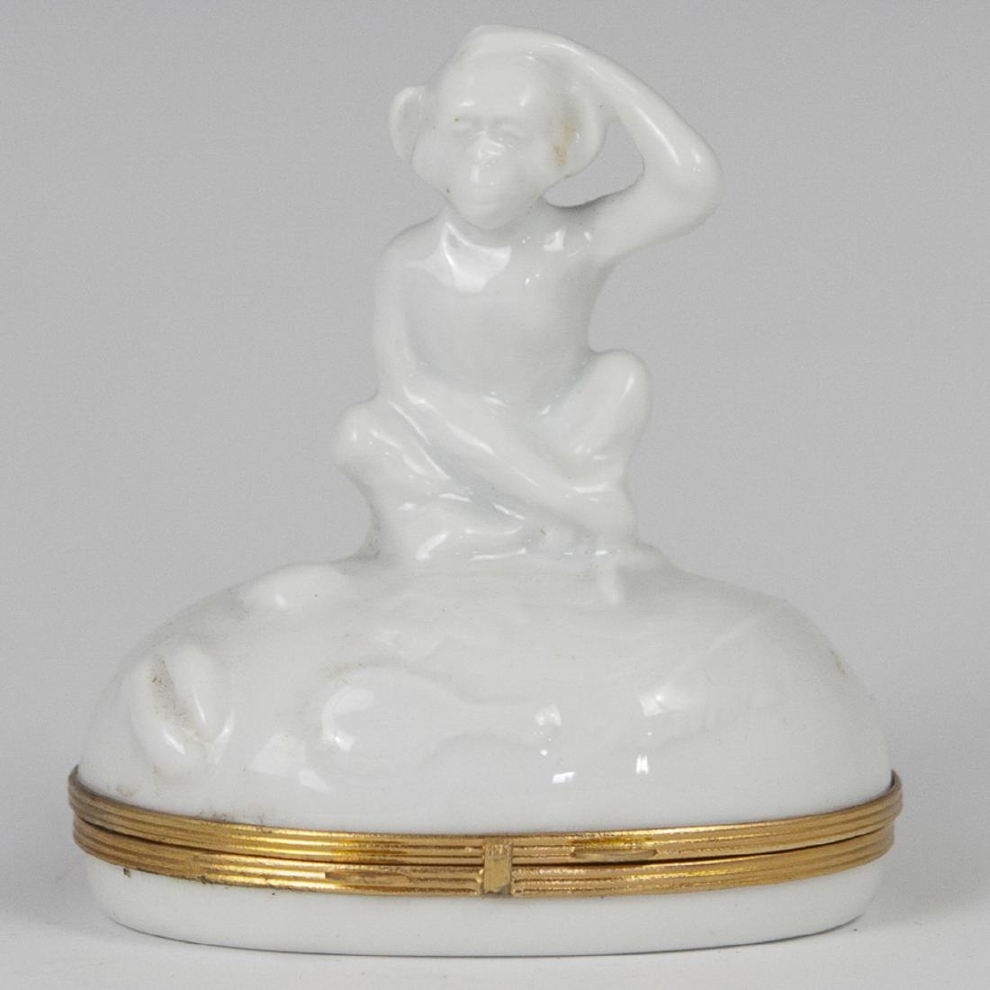 Chamart Limoges Porcelain Pill Box (1 of 4)
