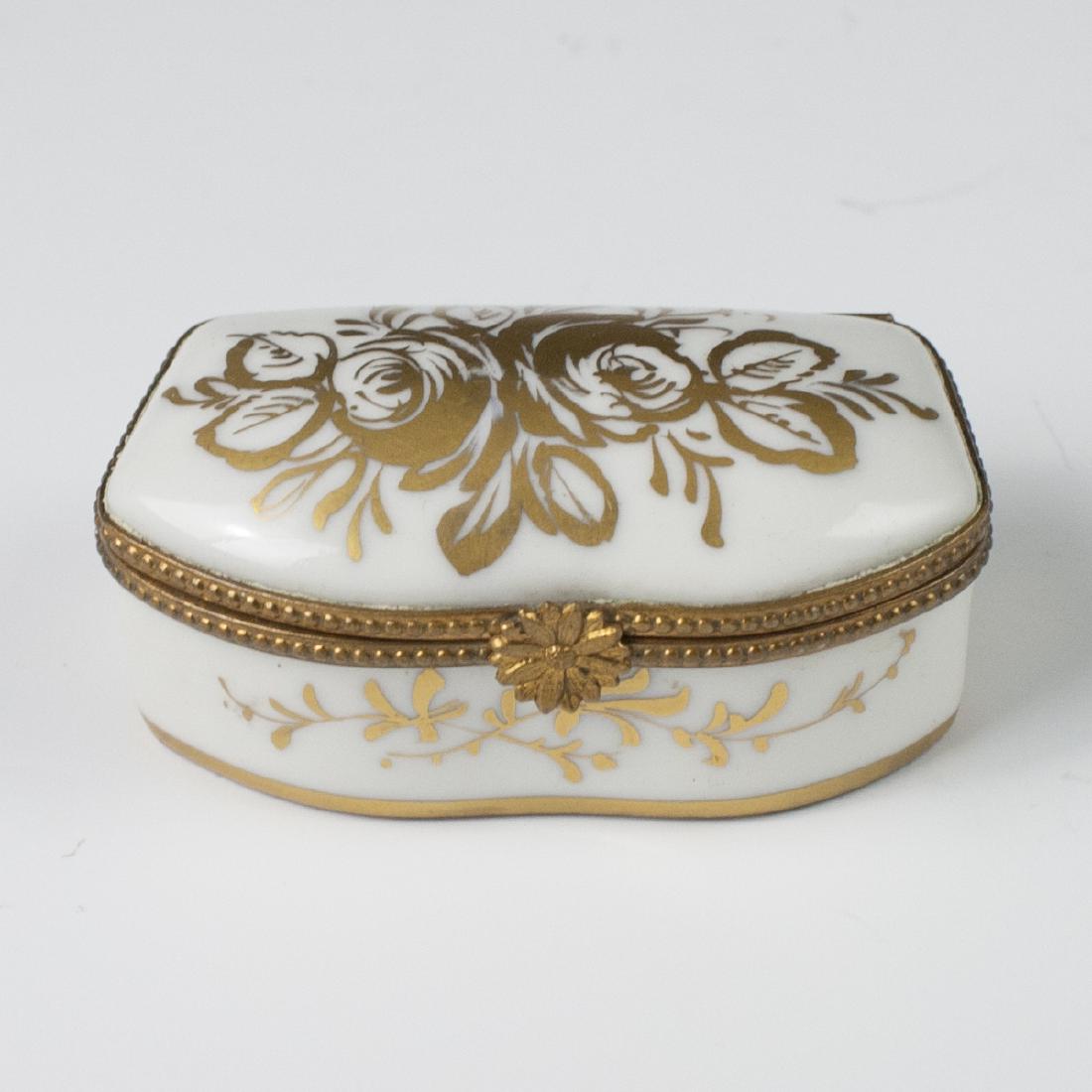 Limoges Porcelaines de Couleuvre Porcelain Pill Box (1 of 4)