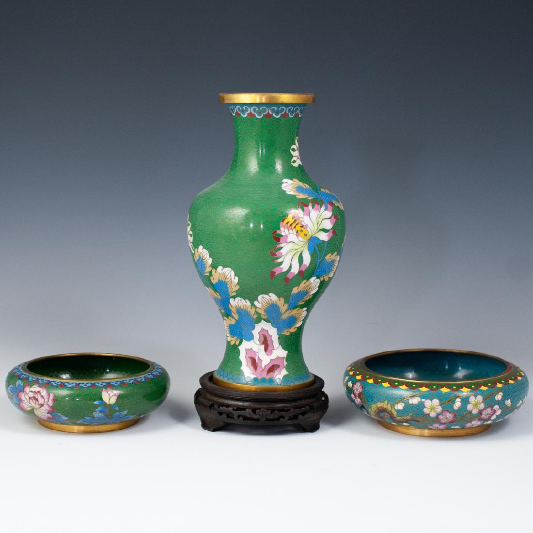 Vintage Chinese Enameled Cloisonne: DESCRIPTION: A set of vintage Chinese enameled cloisonne composed of the following: - 1 bowl with a green base enamel embellished with cloisonne enameled floral motifs. H:2" Diameter: 5.75" - 1 bowl w