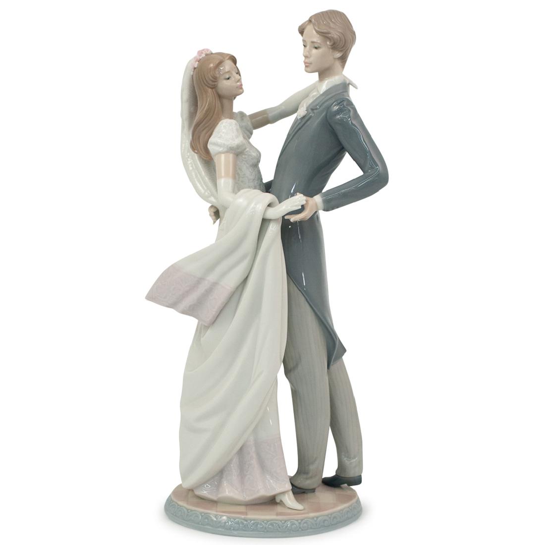 Lladro Couple Figurine (1 of 4)