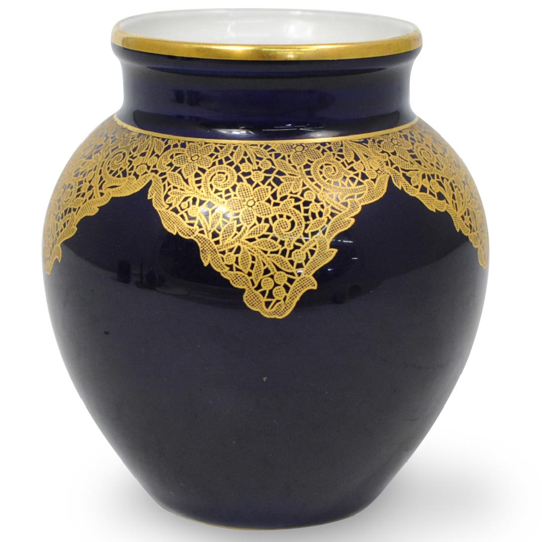 Hutschenreuther Porcelain Vase: DESCRIPTION: A Hutschenreuther Porcelain Vase. Decorated in cobalt blue with gilt decoration. Marked on the underside. "Hutschenreuther Germany" CIRCA: 20th Century ORIGIN: Germany DIMENSIONS: H. 4.5"