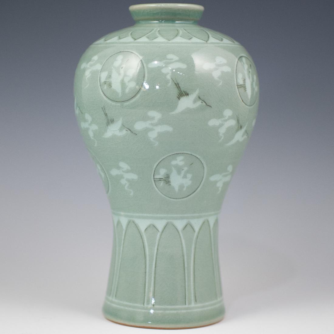 Korean Celadon Crackle Vase (1 of 5)
