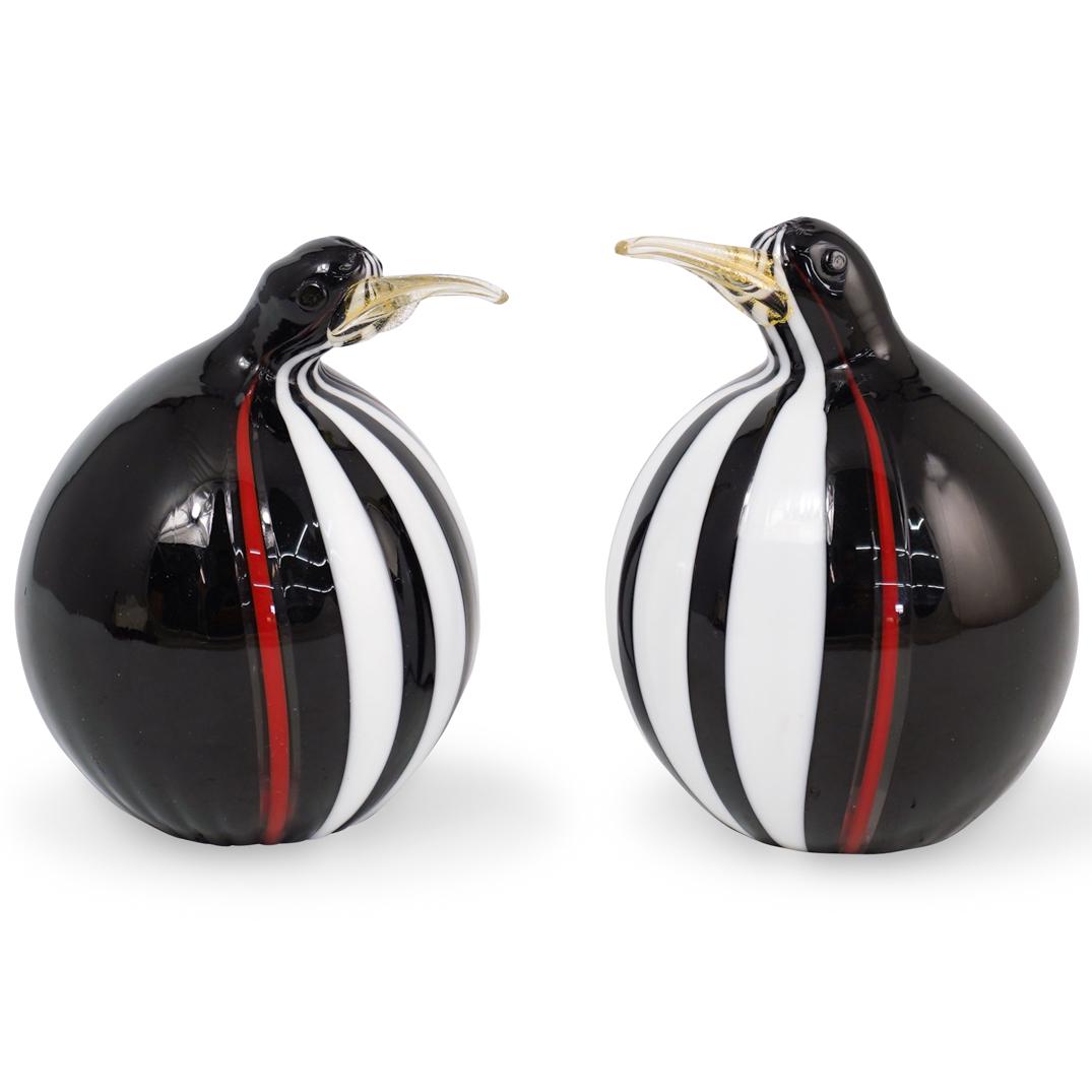 Pair of Oggetti Art Glass Bird Figurines: DESCRIPTION: A pair of Oggetti Art Glass Bird Figurines, decorated in black, red and redÃ‚ CIRCA: 20th Century ORIGIN: Italy DIMENSIONS: H. 4.75" x W. 3.25" CONDITION: Great condition. See lot desc