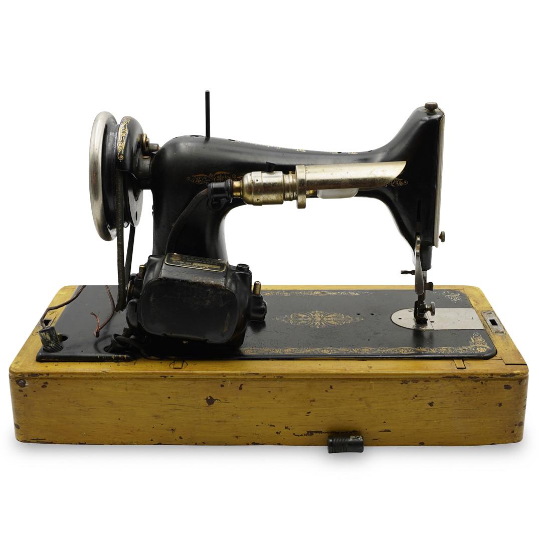 Vintage Singer Sewing Machine: DESCRIPTION: A vintage Singer sewing machine with a hanpainted boxbox and foot pedal. Service# 5047429 CIRCA: Early-Mid 20th Cent. ORIGIN: USA DIMENSIONS: Approx. H: 10" W: 17" Depth: 8.5" CONDITION: