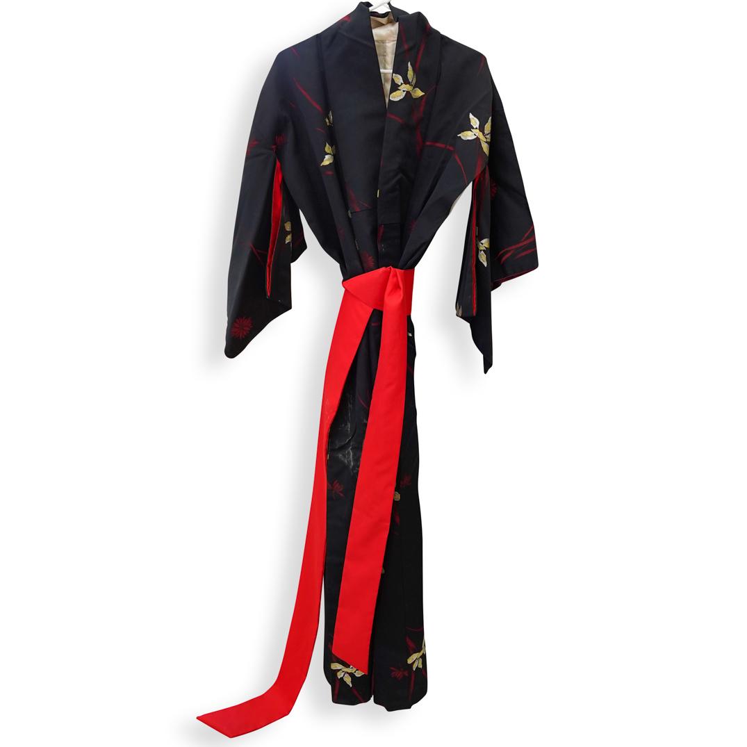 Japanese Silk Embroidered Kimono (1 of 6)