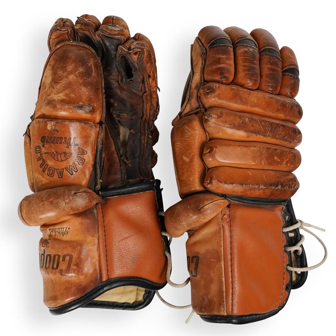 Bobby Hull Signed Hockey Gloves (1 of 4)