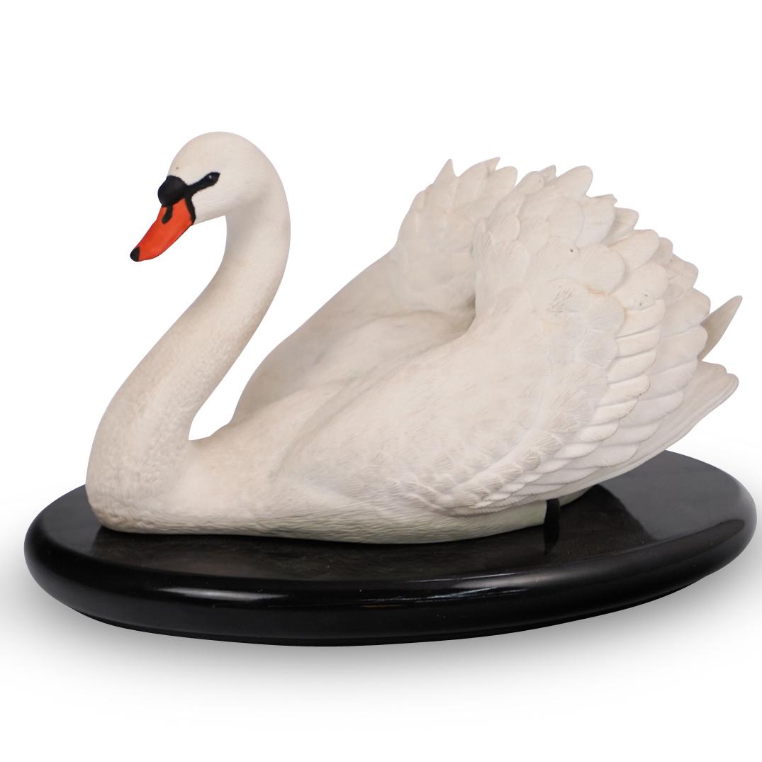 Franklin Mint Bisque Porcelain Swan Statue (1 of 4)