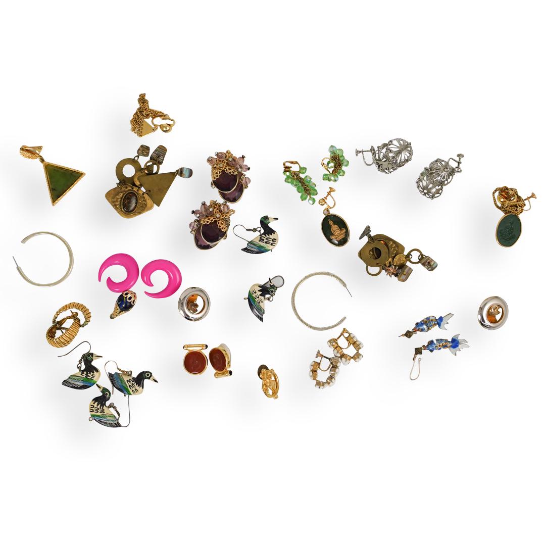 (29 Pc) Lot of Costume Jewelry (1 of 5)