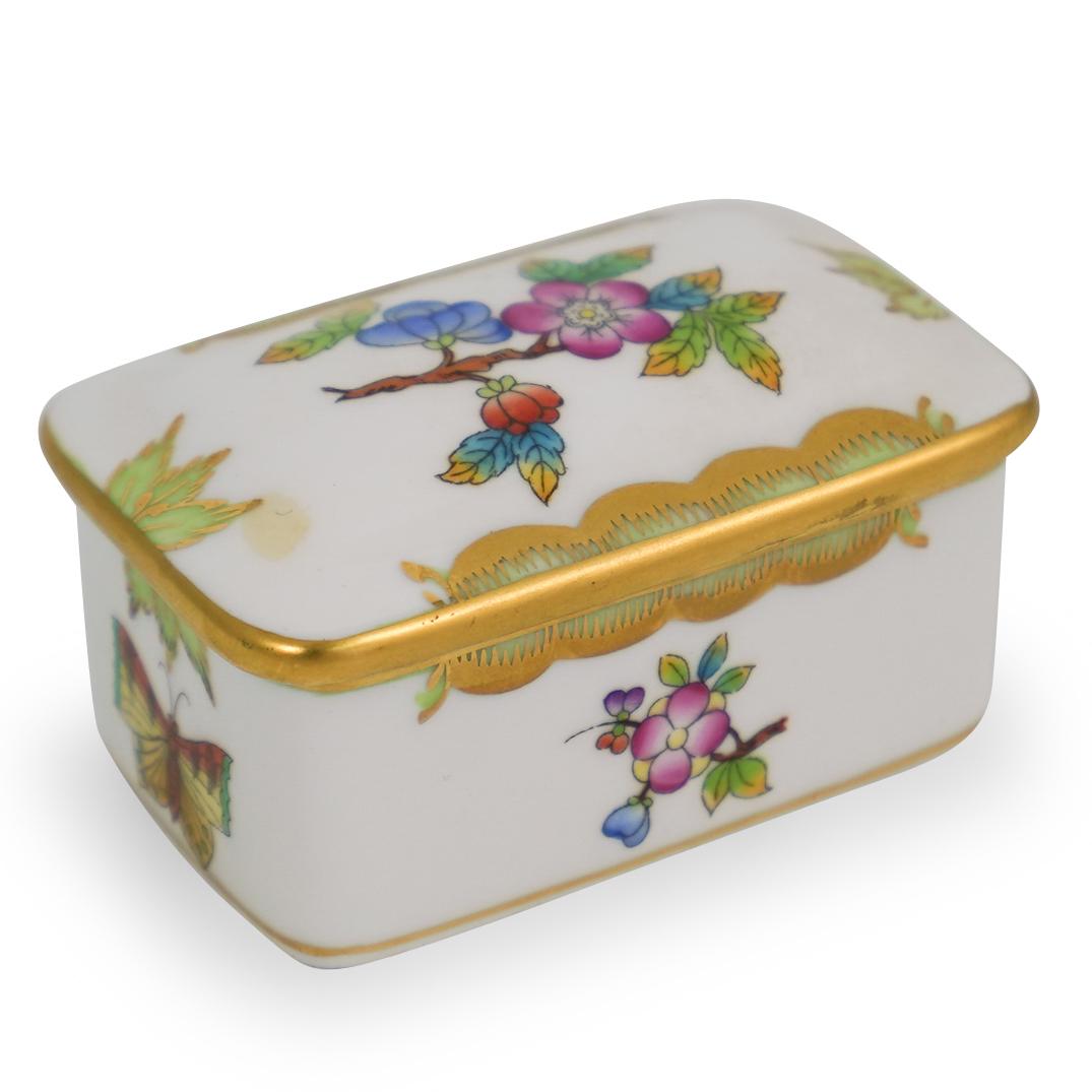 Herend "Queen Victoria" Trinket Box (1 of 3)