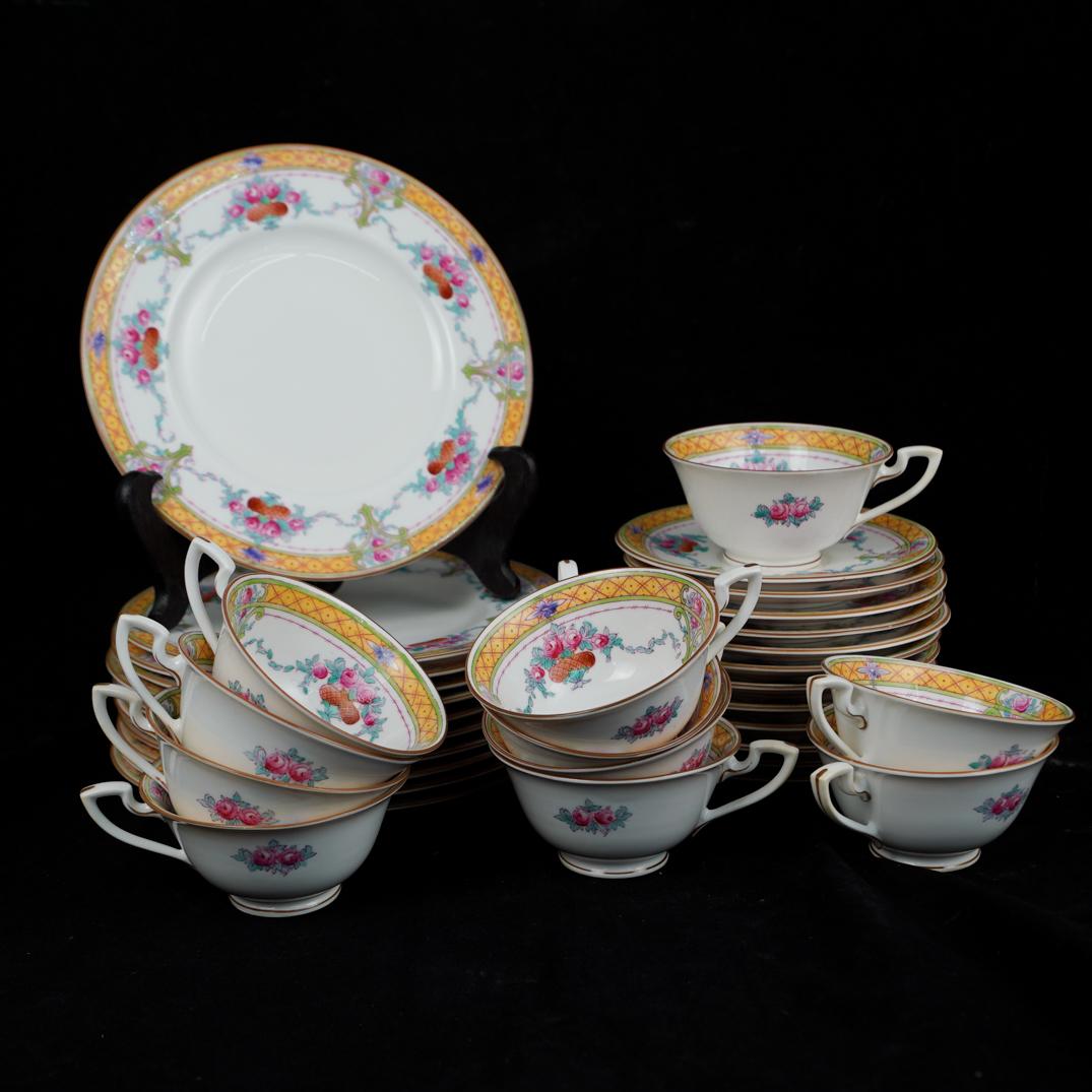 (34 Pc) Marlowe Royal Worcester Porcelain Tea Set (1 of 6)