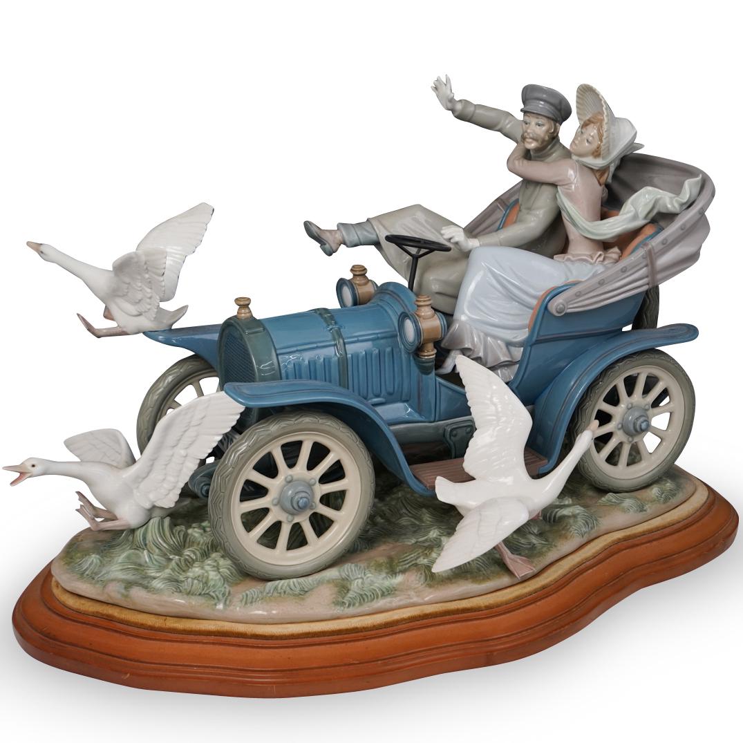 Lladro "Car In Trouble" Porcelain Sculpture (1 of 9)