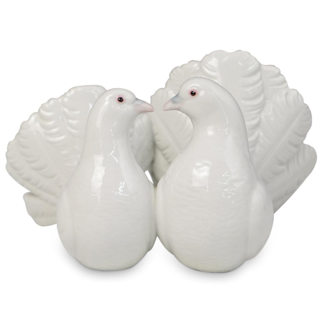 Lladro "Couple of Doves" Porcelain Figurine (1 of 4)