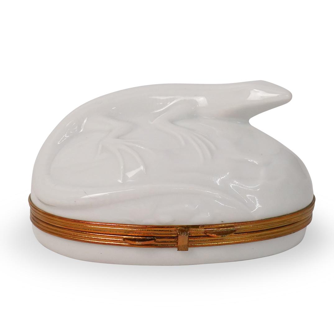 Limoges Porcelain Trinket Box: DESCRIPTION: Limoges porcelain trinket box featuring a lizard on the lid, with a gilt rim. Marked "Limoges" on the inside CIRCA: 20th Century ORIGIN: France DIMENSIONS: H 2.0" x W 3.0" CONDITION: Grea