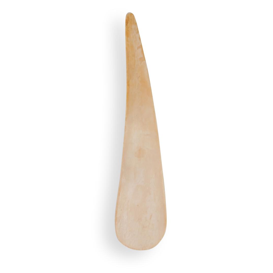 Sperm Whale Carved Bone Shoe horn: DESCRIPTION: A carved bone shoe horn completed with a smooth finish. CIRCA: Early 20th Cent. ORIGIN: Unknown DIMENSIONS: L:7" W: 2" CONDITION: Great condition. See lot description for details on item 