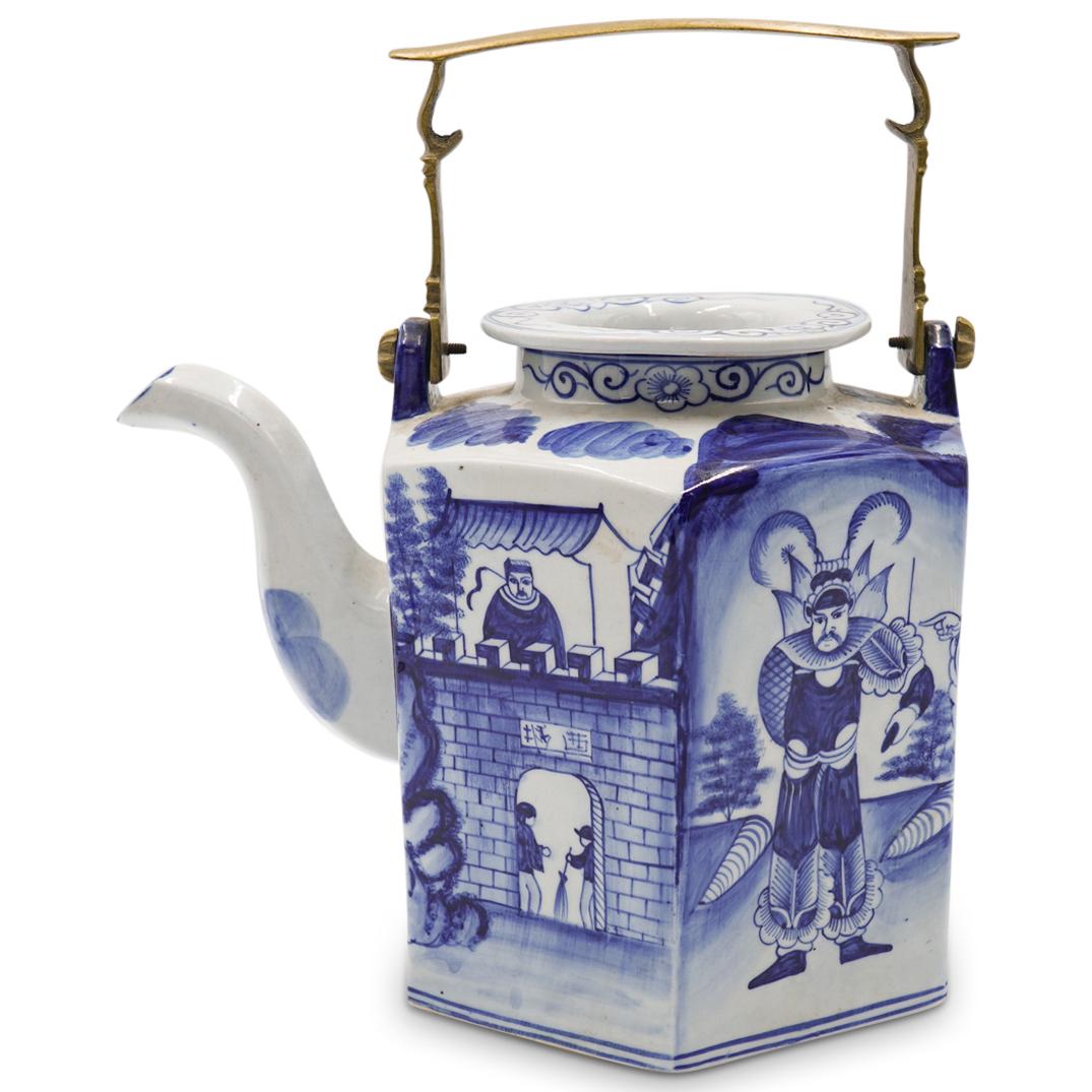 Chinese Porcelain Teapot (1 of 7)