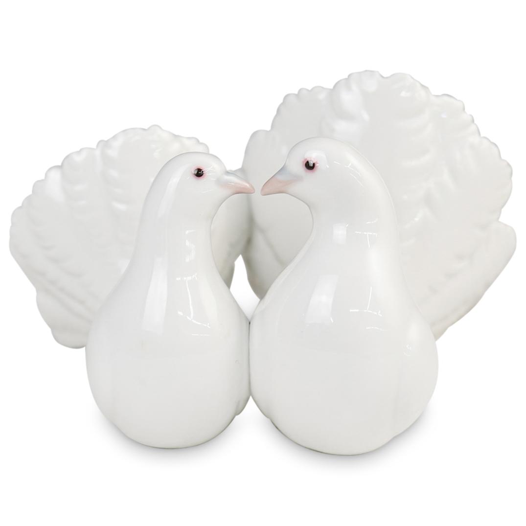 Lladro "Couple of Doves" Porcelain Figurine (1 of 3)