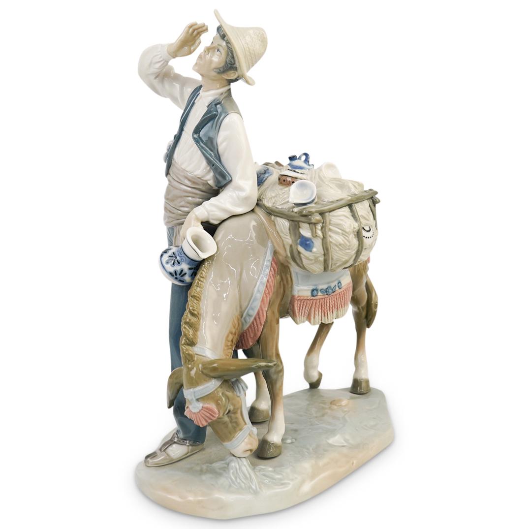 Ladro "Typical Peddler" Porcelain Figure (1 of 5)