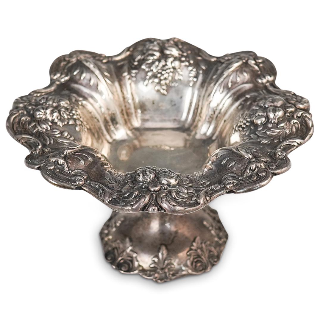 Reed and Barton "Francis I" Sterling Center Bowl: DESCRIPTION: a Sterling silver bowl by Reed and Barton in the "Francis I" pattern, features repousse patterns along the rim portraying fruit cluster and floral wreath banner motifs. Stamped along the 