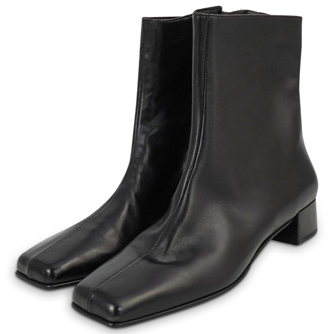 Salvatore Ferragamo Ladies Black Boots (1 of 5)