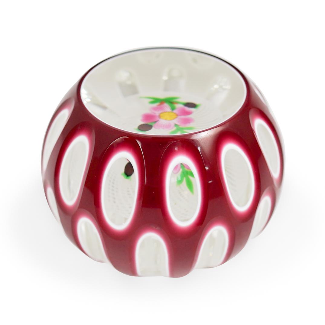 Pairpoint Glass Paperweight: DESCRIPTION: A pairpoint paperweight with floral design on center. Embedded blue and white "P" in the base of the weight CIRCA: 20th Century ORIGIN: USA DIMENSIONS: H. 2" x W. 2.75" CONDITION: Great c