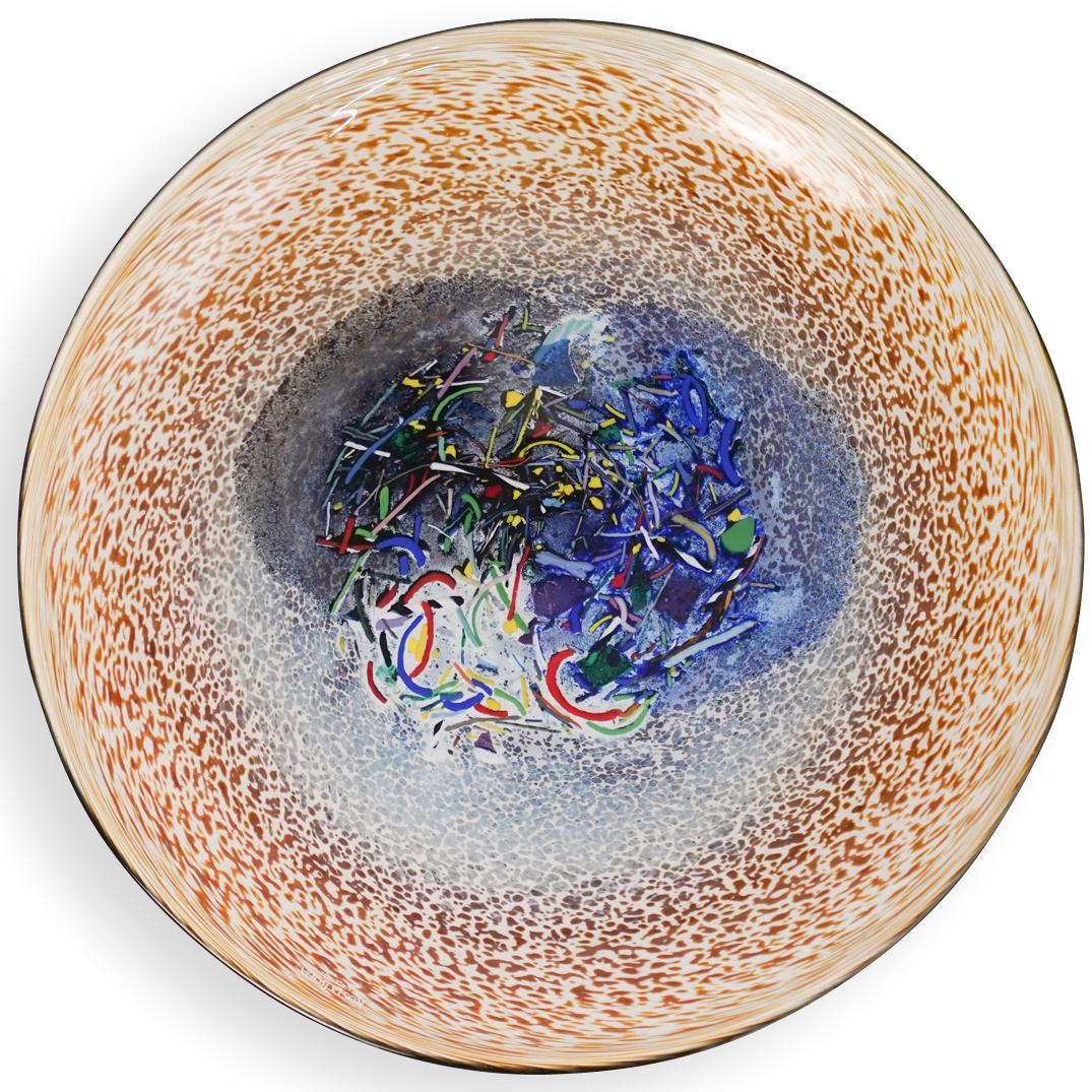 Kosta Boda "Con R. Vallien" Signed Plate: DESCRIPTION: A Kosta Boda "Con R. Vallien" signed art glass plate. Label attached "Kosta Boda" CIRCA: 20th Ct. ORIGIN: Sweden DIMENSIONS: H: 1.75" x D: 10.5" CONDITION: Great condition. See lot descri