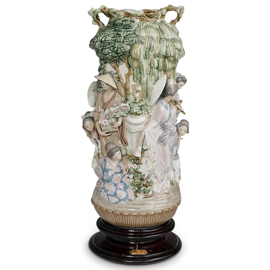 Lladro â€œJarron Japonesâ€ Porcelain Vase (1 of 9)