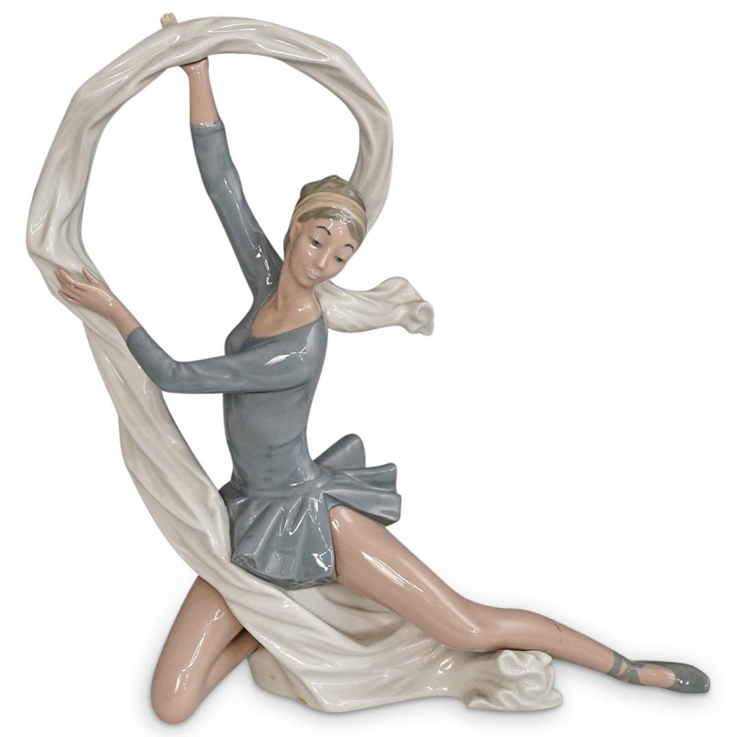 Nao Lladro Porcelain Figure (1 of 7)