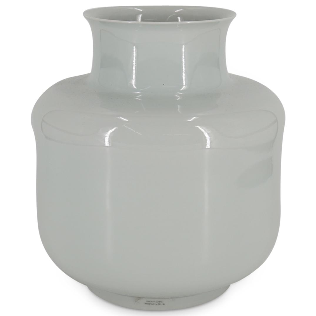 Chinese Porcelain Vase (1 of 4)