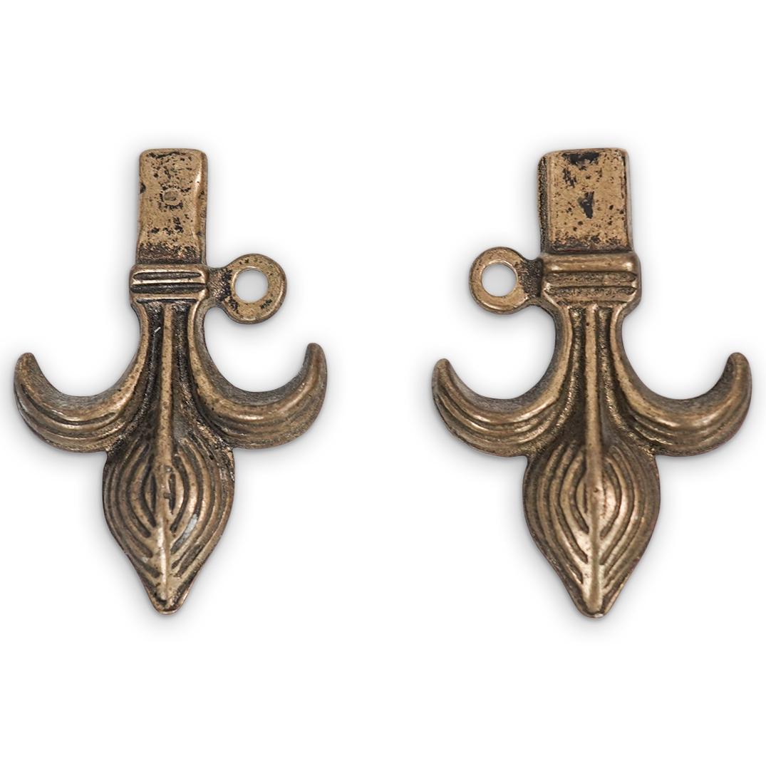 Pair of "Fleur de Lys" Bronze Applications (1 of 6)