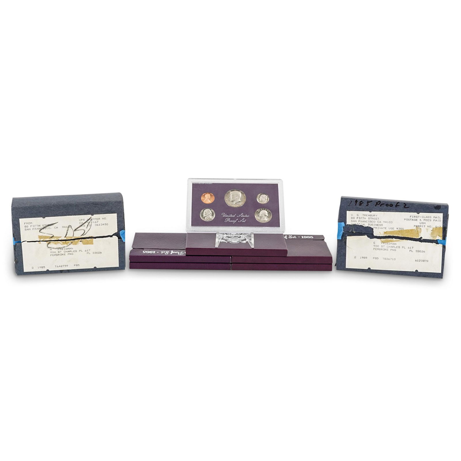 (5Pc) 1985 US Proof Set Collection: DESCRIPTION: (5Pc) 1985 US Proof Set Collection. Mint (S) San Francisco. Includes (5) proof sets in original boxes. (Ref: P5) CIRCA: 1985 ORIGIN: USA DIMENSIONS: H: 3.5" x L 5.5" CONDITION: Great cond
